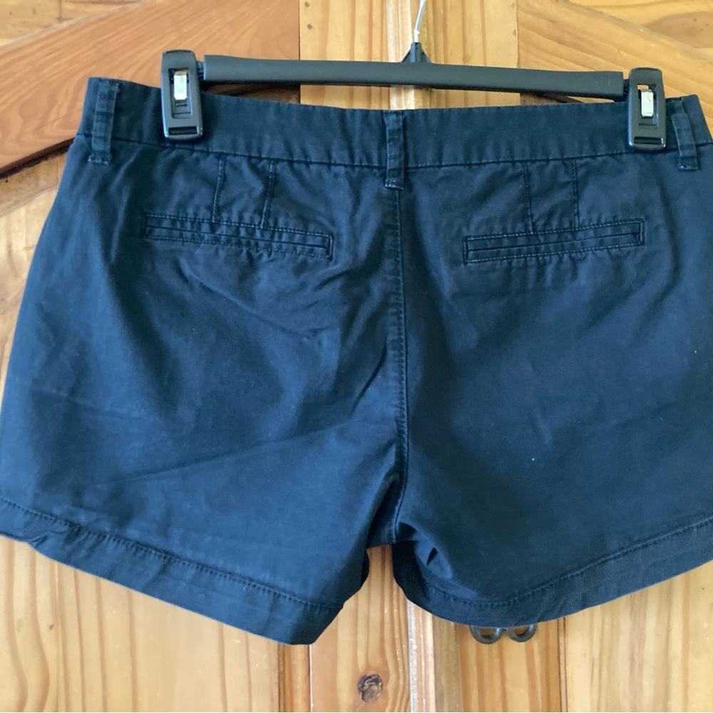 Women's Old Navy black cute flat Front chino shorts size 8 - Picture 4 of 7